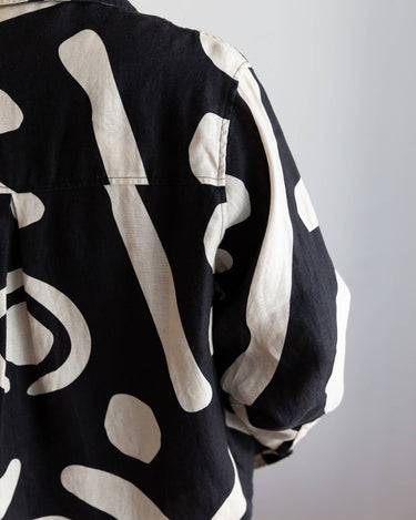 KENI Sleepwear Bright Eyes linen shirt from behind - relaxed fit, double stitch details and versatile monotone colourway